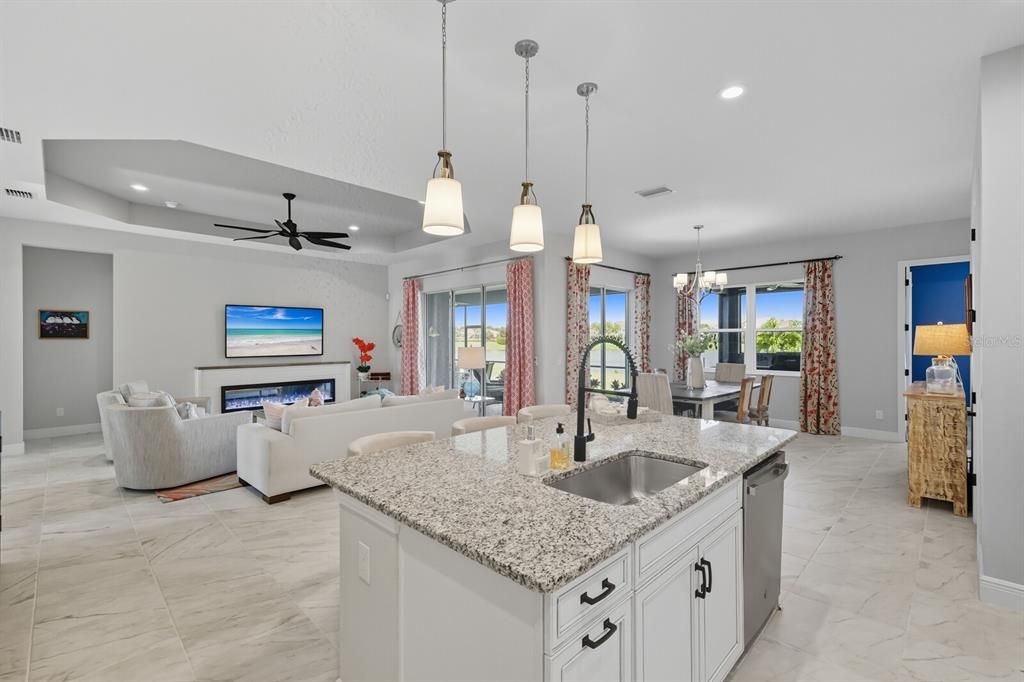 На продажу: $659,000 (3 спален, 3 ванн, 2708 Квадратных фут)