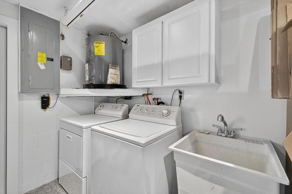 Под контрактом: $375,000 (3 спален, 2 ванн, 1303 Квадратных фут)