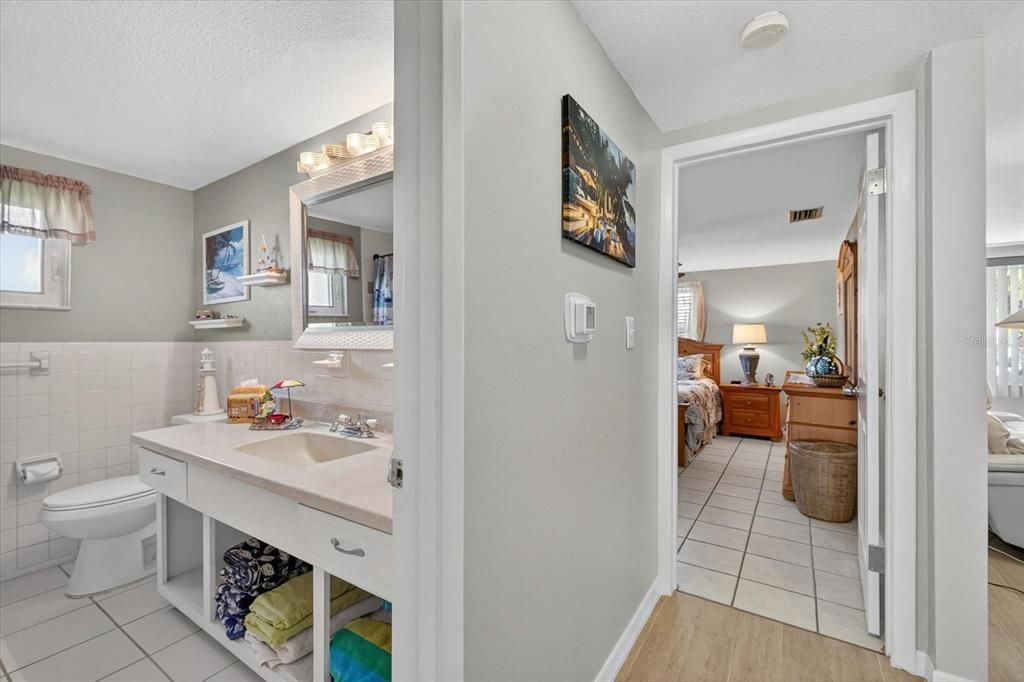 Под контрактом: $375,000 (3 спален, 2 ванн, 1303 Квадратных фут)