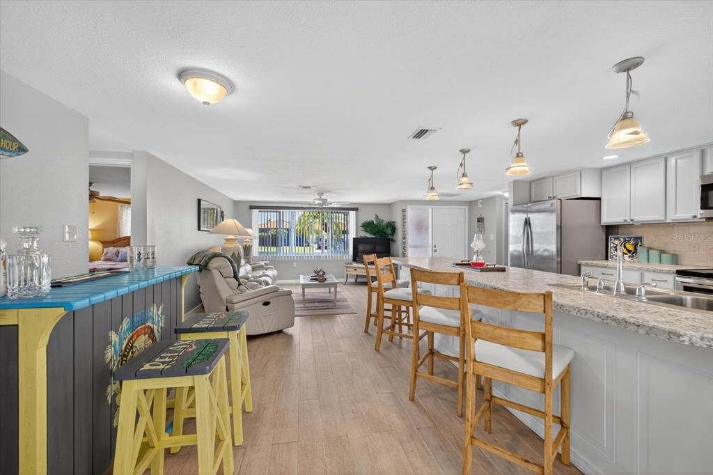 Под контрактом: $375,000 (3 спален, 2 ванн, 1303 Квадратных фут)