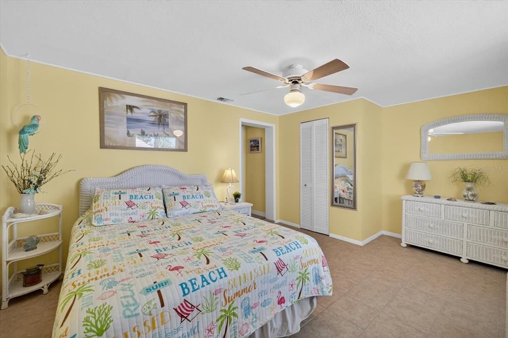 Под контрактом: $375,000 (3 спален, 2 ванн, 1303 Квадратных фут)