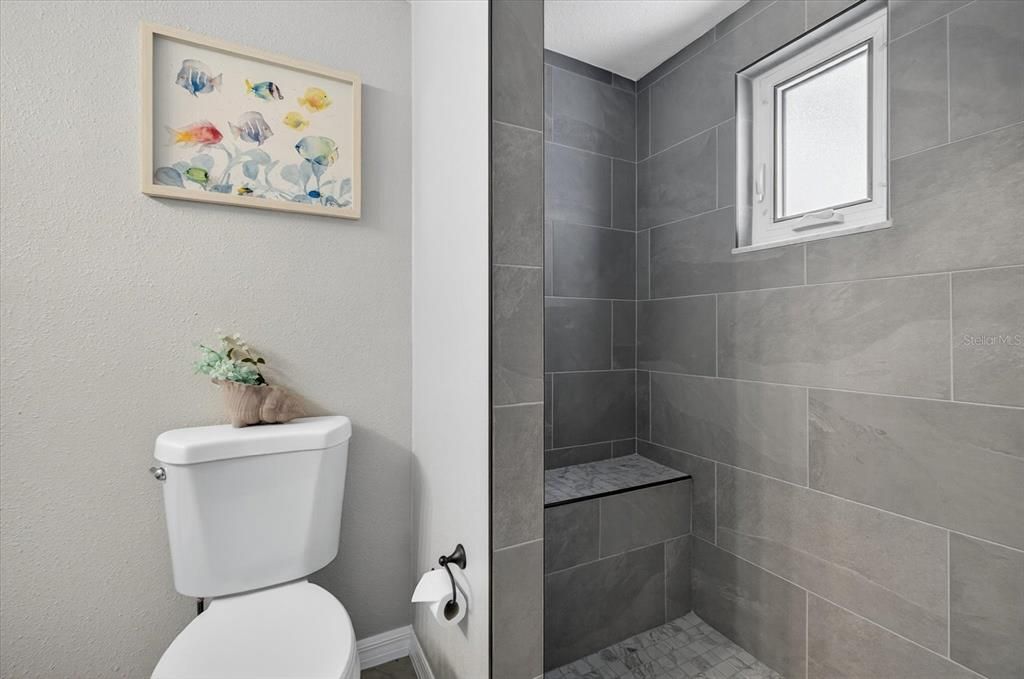 Под контрактом: $375,000 (3 спален, 2 ванн, 1303 Квадратных фут)