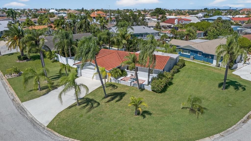 Под контрактом: $375,000 (3 спален, 2 ванн, 1303 Квадратных фут)