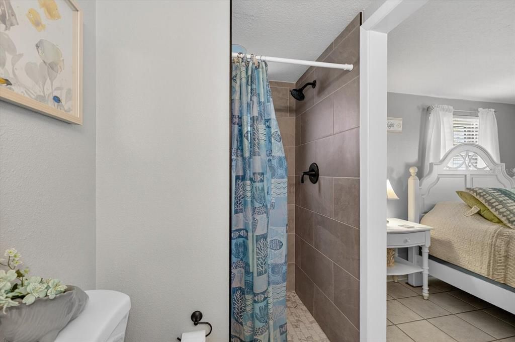 Под контрактом: $375,000 (3 спален, 2 ванн, 1303 Квадратных фут)