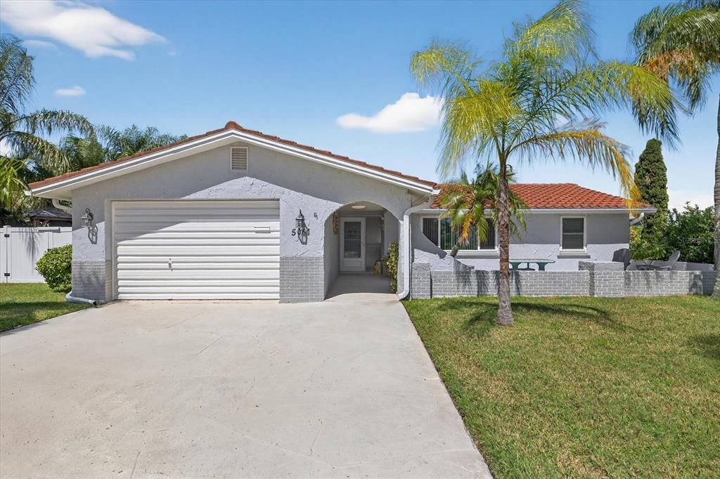 Под контрактом: $375,000 (3 спален, 2 ванн, 1303 Квадратных фут)