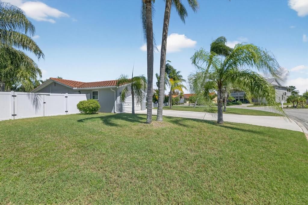 Под контрактом: $375,000 (3 спален, 2 ванн, 1303 Квадратных фут)