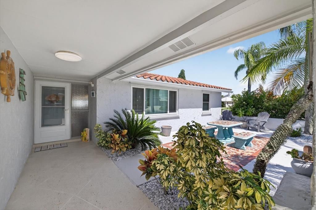 Под контрактом: $375,000 (3 спален, 2 ванн, 1303 Квадратных фут)