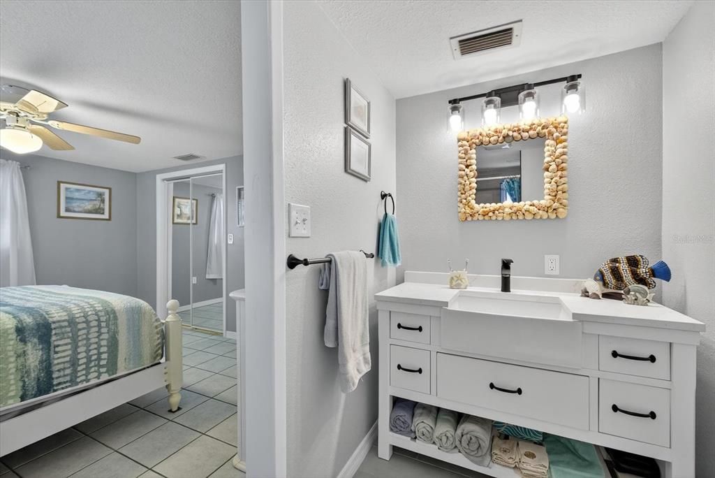 Под контрактом: $375,000 (3 спален, 2 ванн, 1303 Квадратных фут)