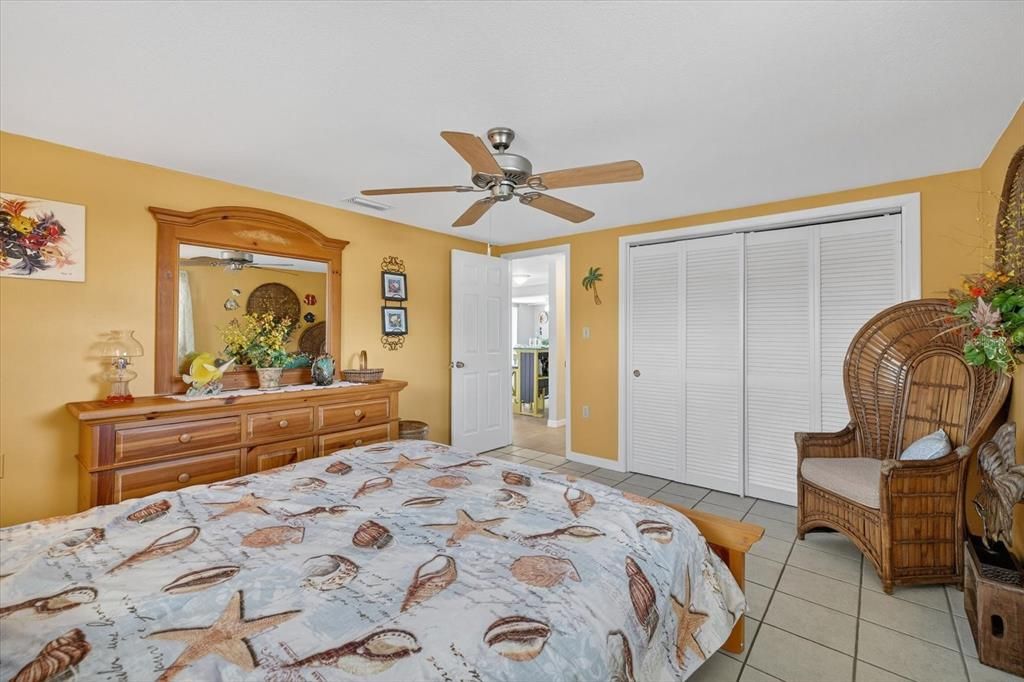 Под контрактом: $375,000 (3 спален, 2 ванн, 1303 Квадратных фут)