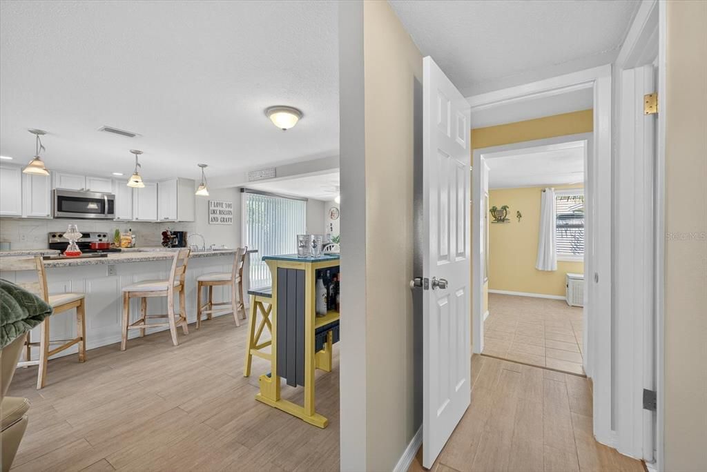 Под контрактом: $375,000 (3 спален, 2 ванн, 1303 Квадратных фут)