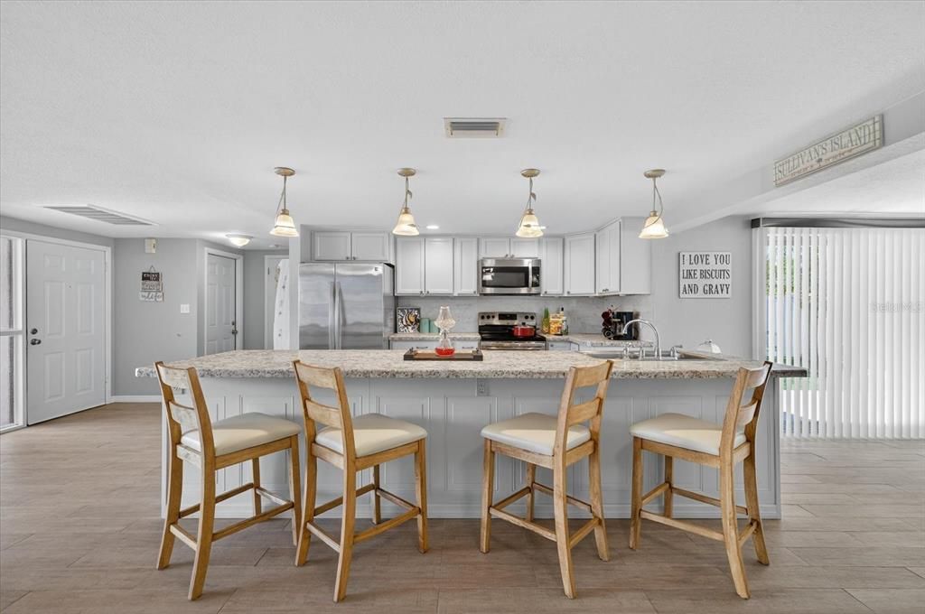 Под контрактом: $375,000 (3 спален, 2 ванн, 1303 Квадратных фут)