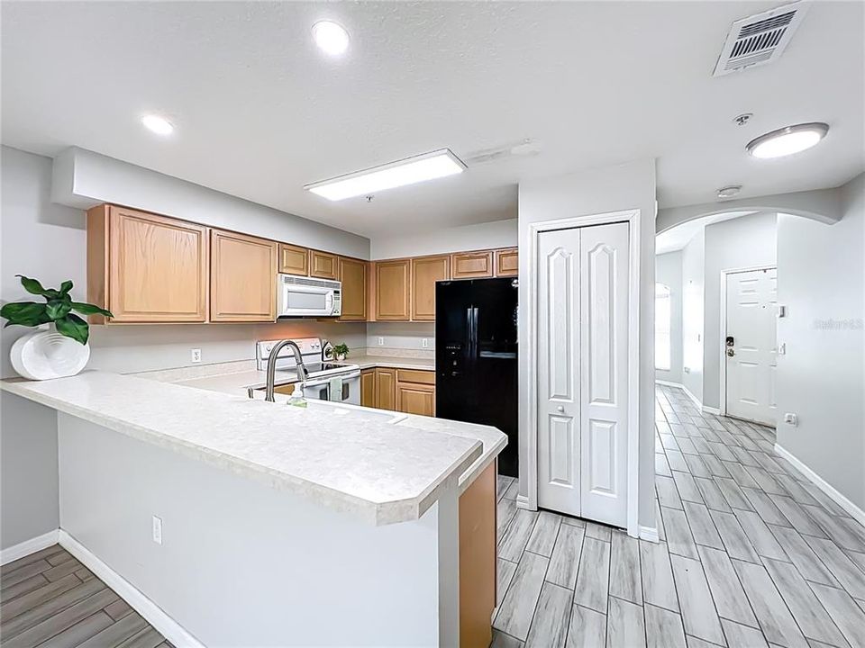 For Sale: $244,900 (2 beds, 2 baths, 1230 Square Feet)