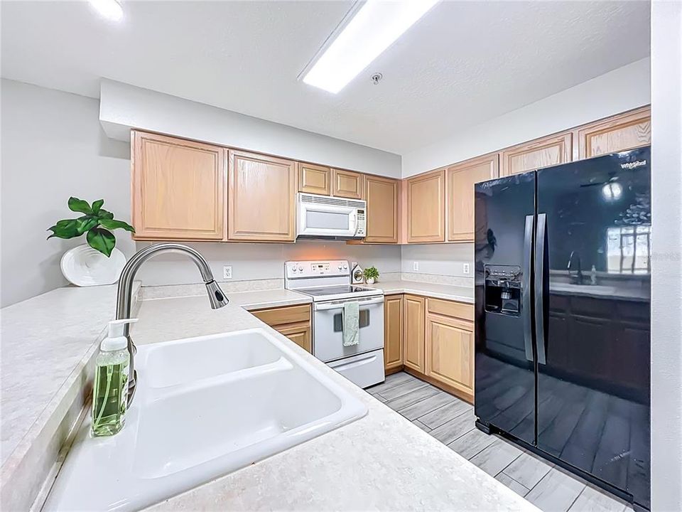 For Sale: $244,900 (2 beds, 2 baths, 1230 Square Feet)