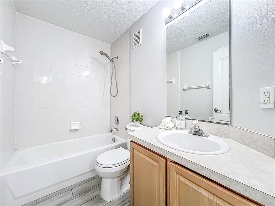 For Sale: $244,900 (2 beds, 2 baths, 1230 Square Feet)