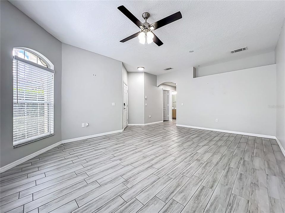 For Sale: $244,900 (2 beds, 2 baths, 1230 Square Feet)