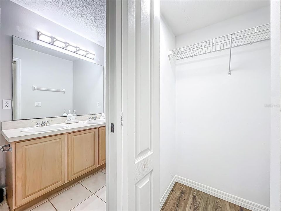 For Sale: $244,900 (2 beds, 2 baths, 1230 Square Feet)