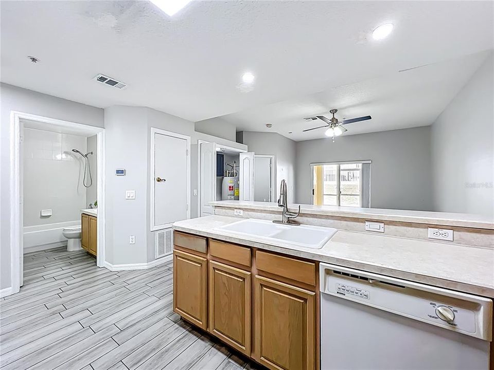 For Sale: $244,900 (2 beds, 2 baths, 1230 Square Feet)