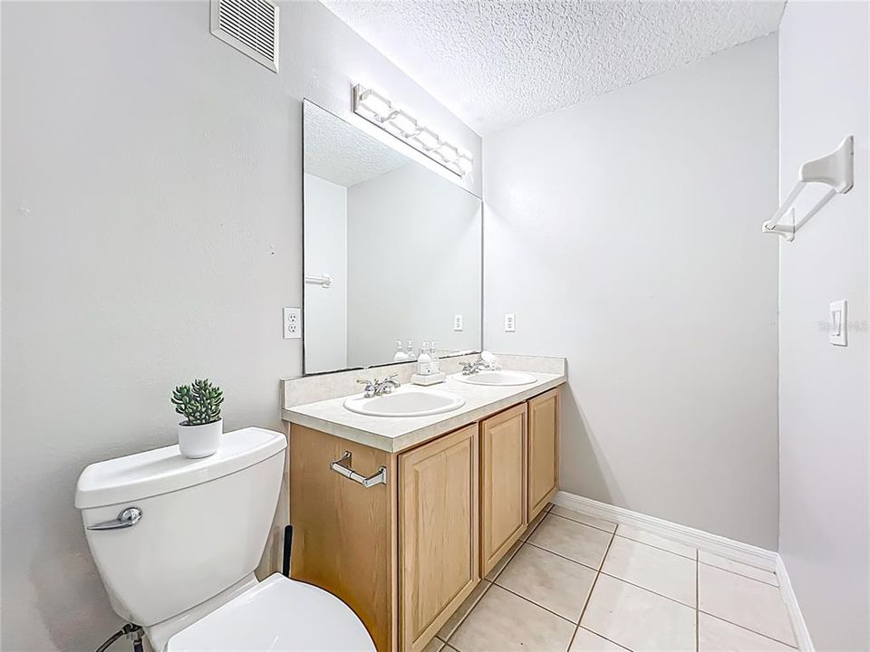 For Sale: $244,900 (2 beds, 2 baths, 1230 Square Feet)