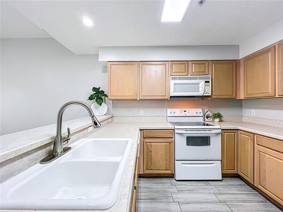For Sale: $244,900 (2 beds, 2 baths, 1230 Square Feet)