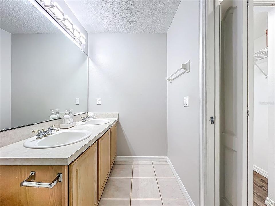 For Sale: $244,900 (2 beds, 2 baths, 1230 Square Feet)