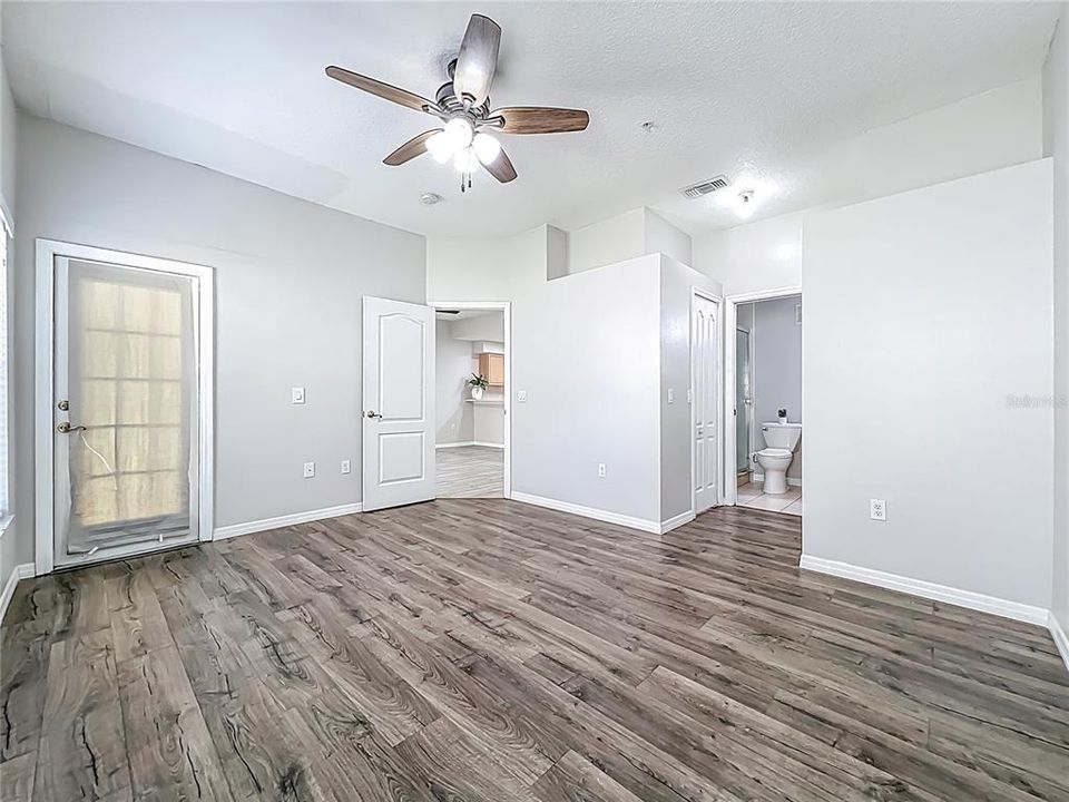 For Sale: $244,900 (2 beds, 2 baths, 1230 Square Feet)