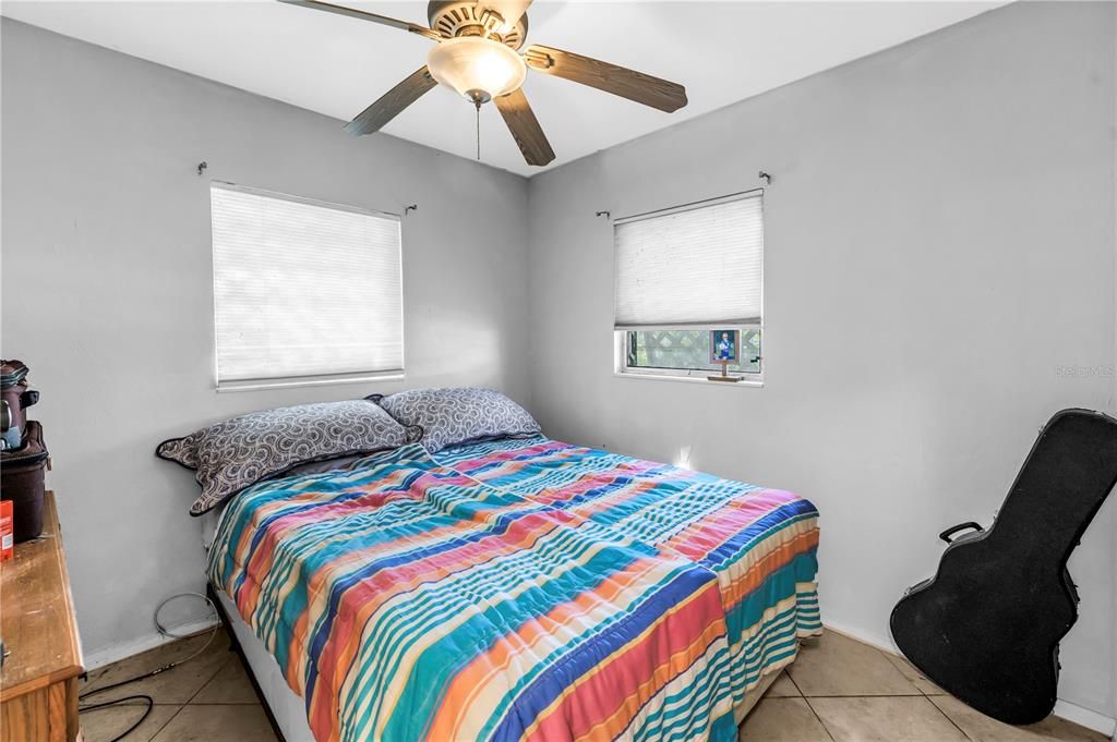 合同活跃: $275,000 (2 贝兹, 1 浴室, 816 平方英尺)