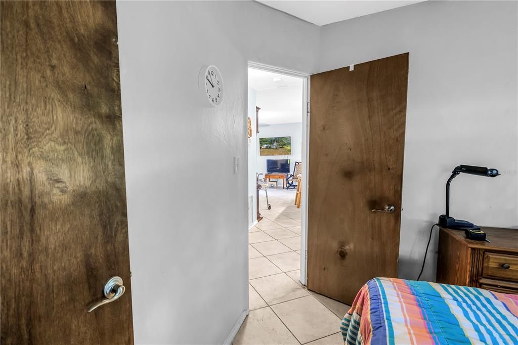 合同活跃: $275,000 (2 贝兹, 1 浴室, 816 平方英尺)