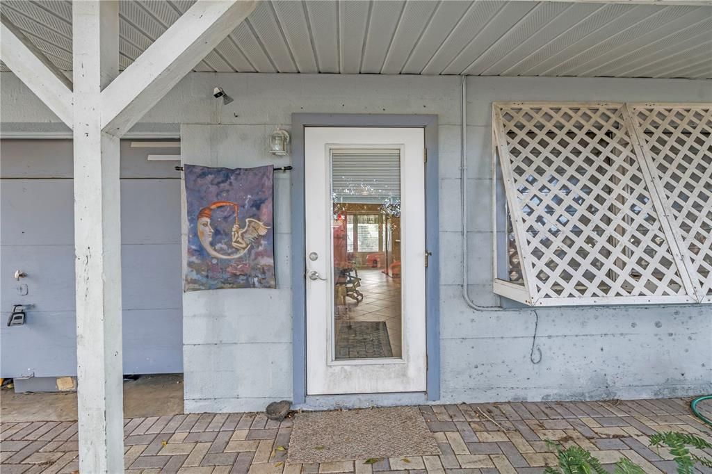 合同活跃: $275,000 (2 贝兹, 1 浴室, 816 平方英尺)