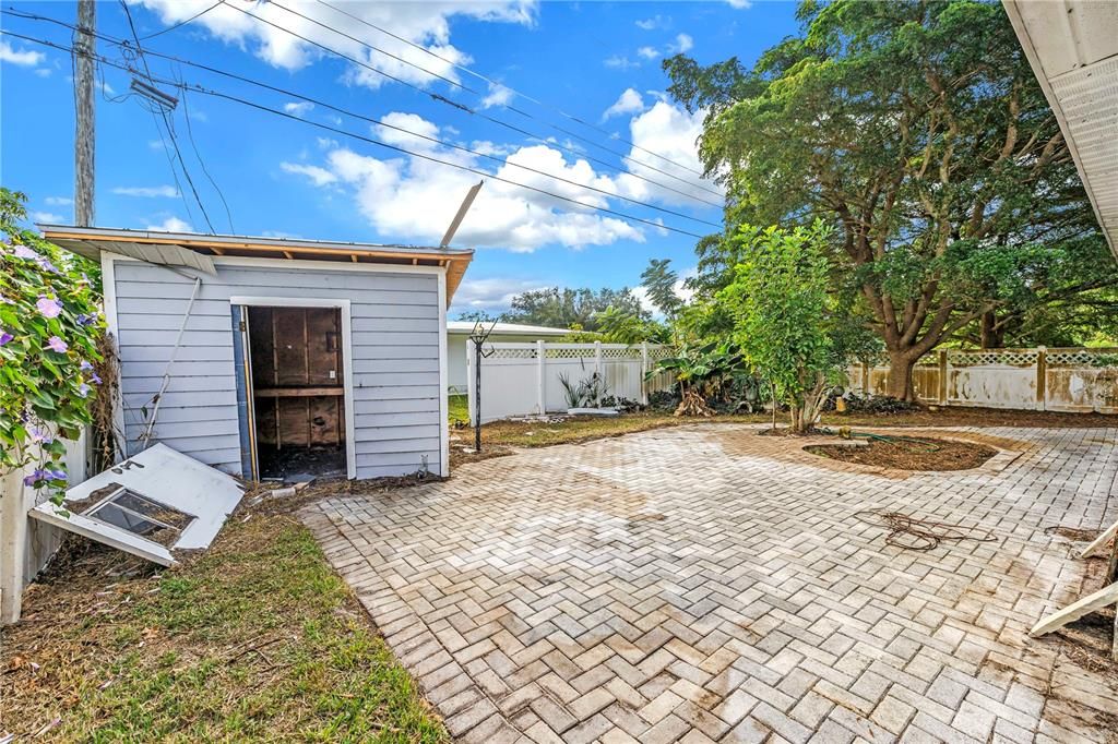 合同活跃: $275,000 (2 贝兹, 1 浴室, 816 平方英尺)