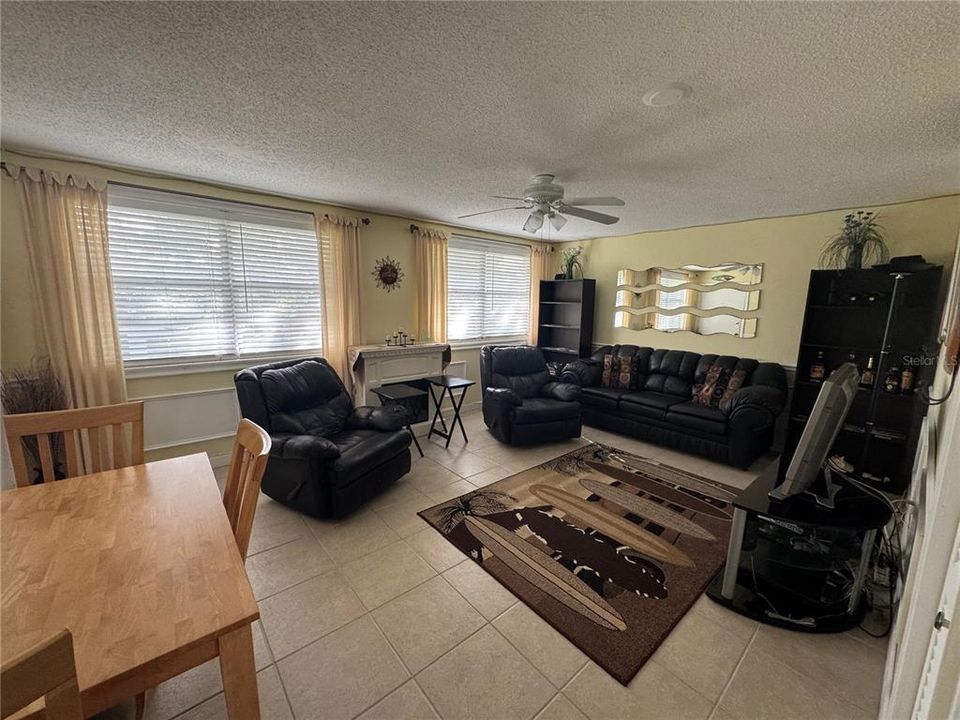 For Sale: $165,000 (1 beds, 1 baths, 600 Square Feet)