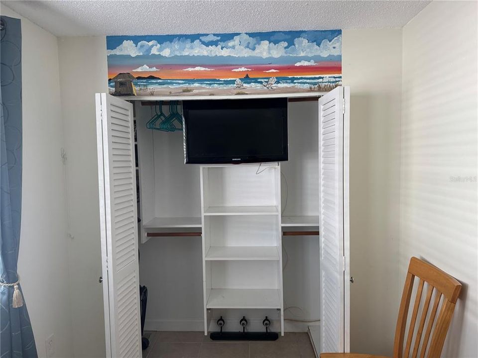 For Sale: $165,000 (1 beds, 1 baths, 600 Square Feet)