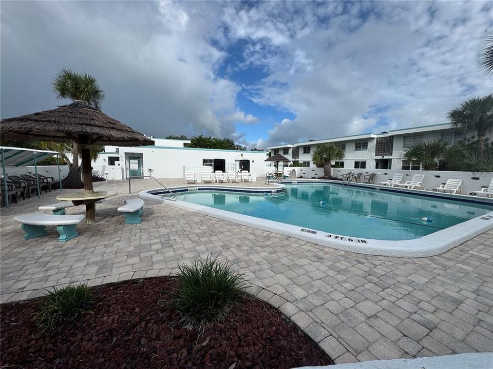 For Sale: $165,000 (1 beds, 1 baths, 600 Square Feet)