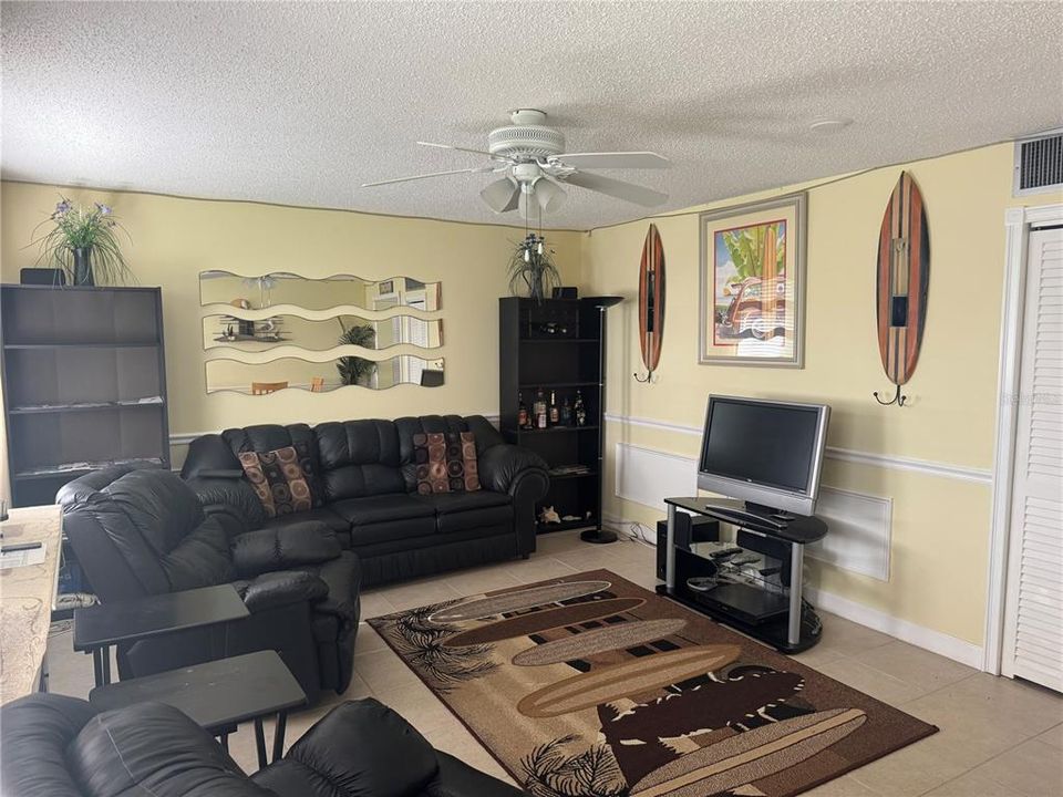 For Sale: $165,000 (1 beds, 1 baths, 600 Square Feet)