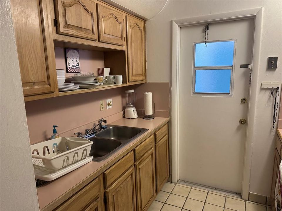 For Sale: $165,000 (1 beds, 1 baths, 600 Square Feet)