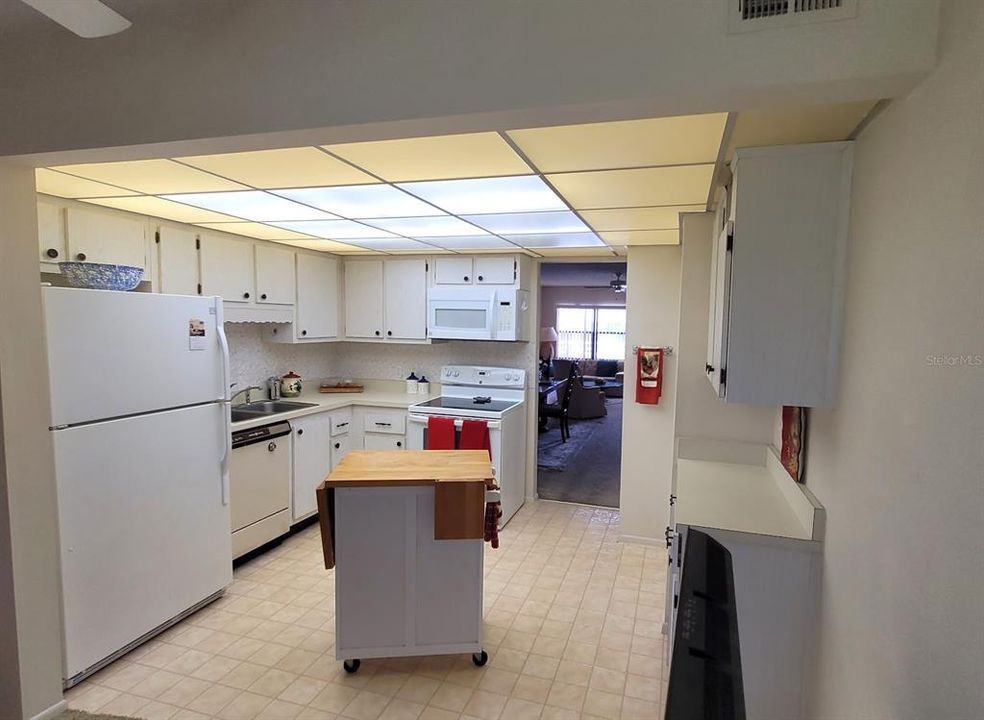 For Sale: $159,900 (2 beds, 2 baths, 1035 Square Feet)