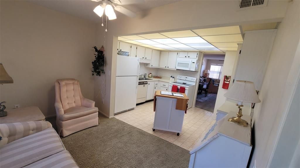 For Sale: $159,900 (2 beds, 2 baths, 1035 Square Feet)