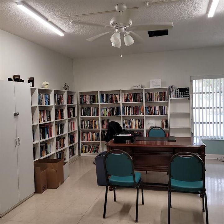 For Sale: $159,900 (2 beds, 2 baths, 1035 Square Feet)