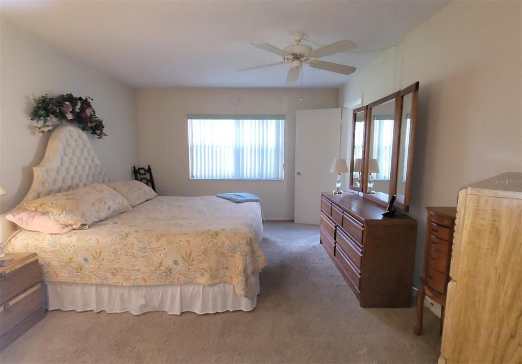 For Sale: $159,900 (2 beds, 2 baths, 1035 Square Feet)