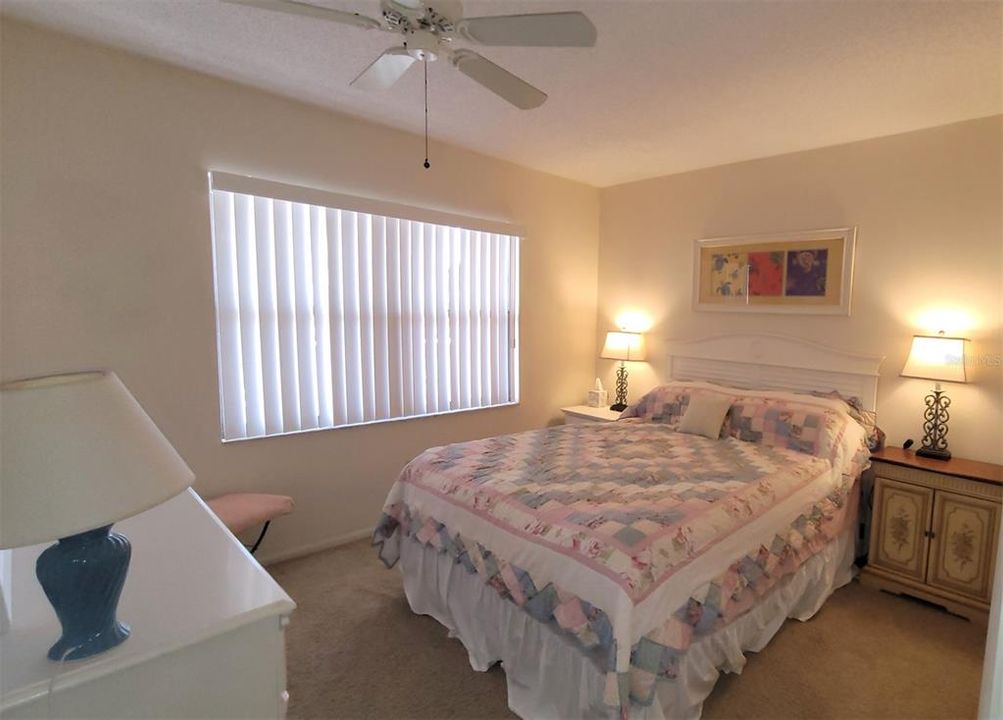 For Sale: $159,900 (2 beds, 2 baths, 1035 Square Feet)