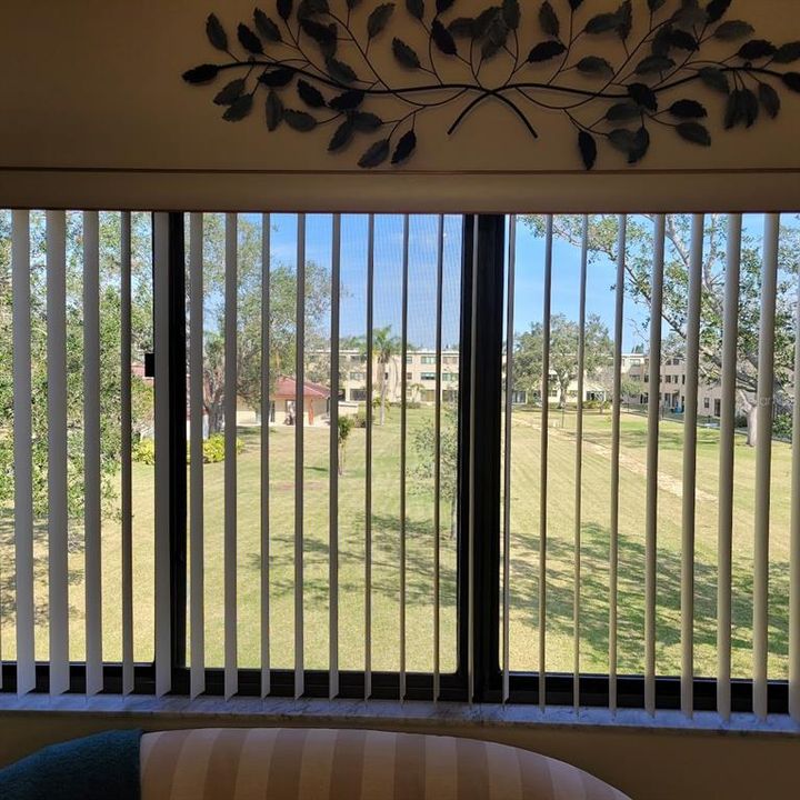 For Sale: $159,900 (2 beds, 2 baths, 1035 Square Feet)