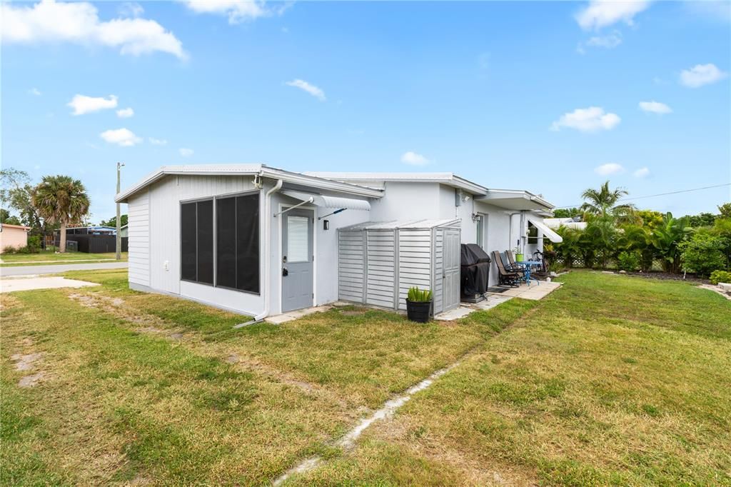 合同活跃: $195,000 (2 贝兹, 1 浴室, 988 平方英尺)