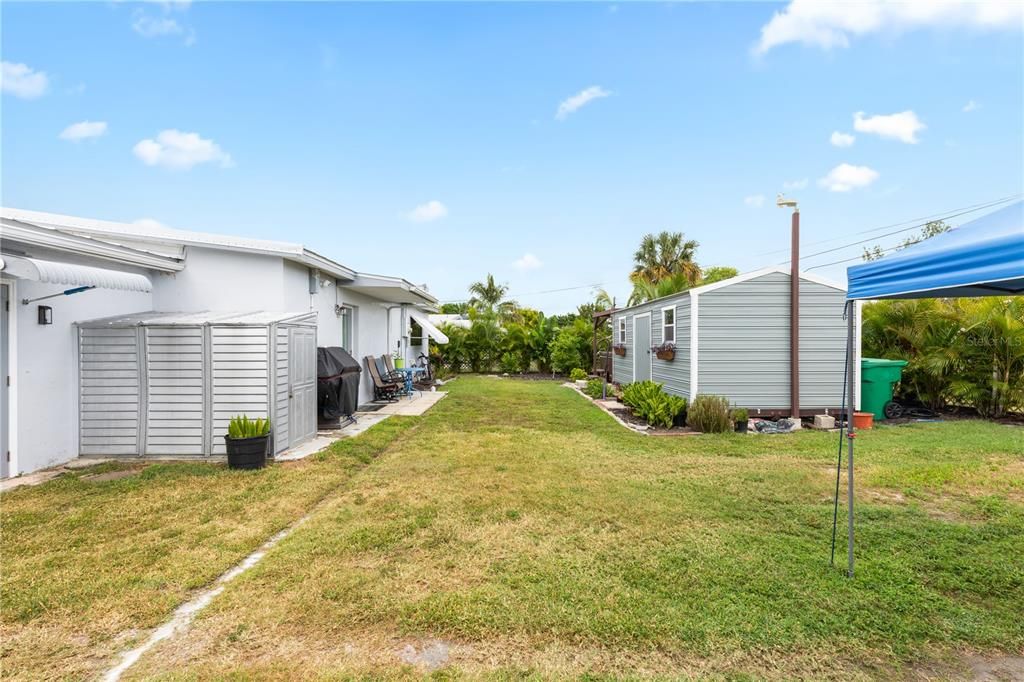 合同活跃: $195,000 (2 贝兹, 1 浴室, 988 平方英尺)