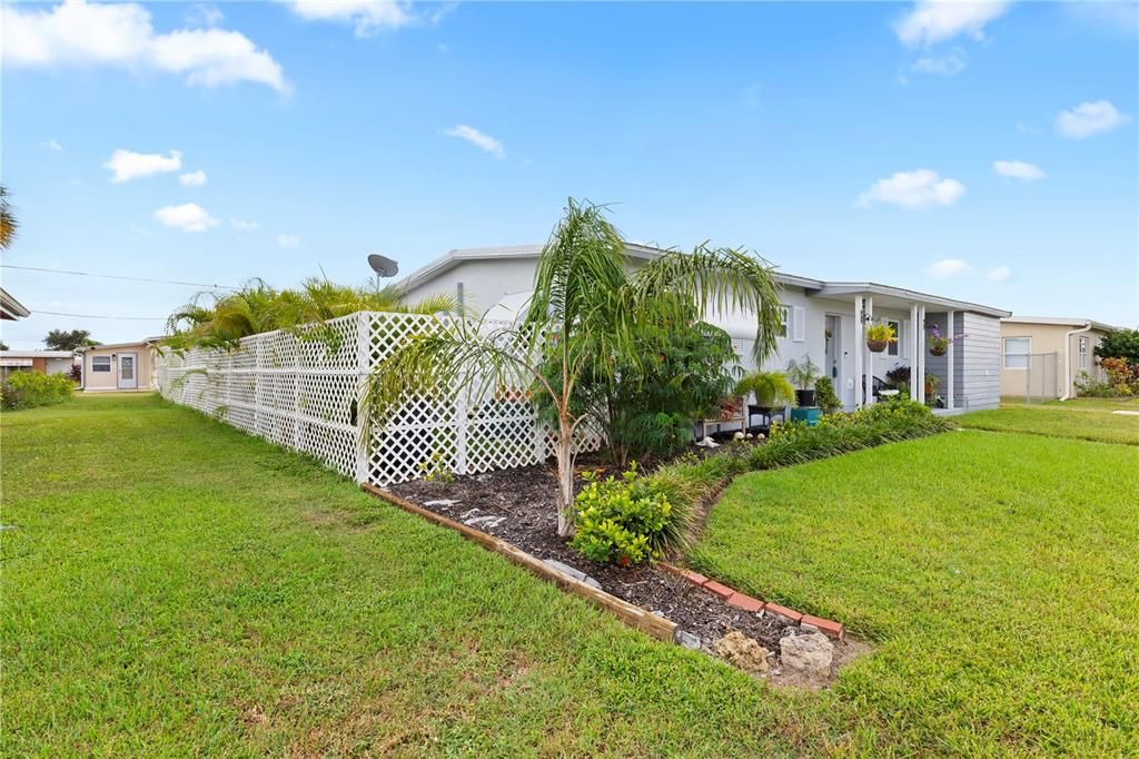 合同活跃: $195,000 (2 贝兹, 1 浴室, 988 平方英尺)