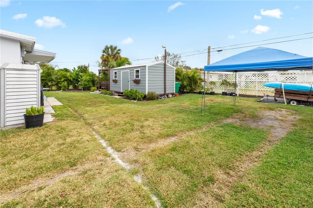 合同活跃: $195,000 (2 贝兹, 1 浴室, 988 平方英尺)