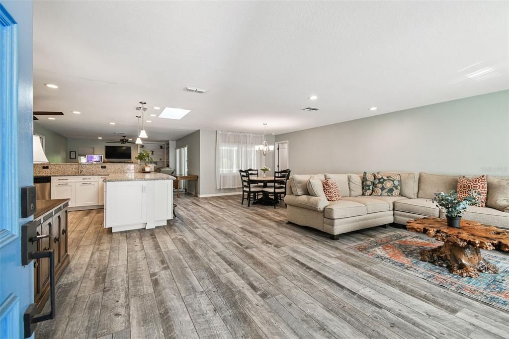 Active With Contract: $379,000 (3 beds, 2 baths, 1993 Square Feet)