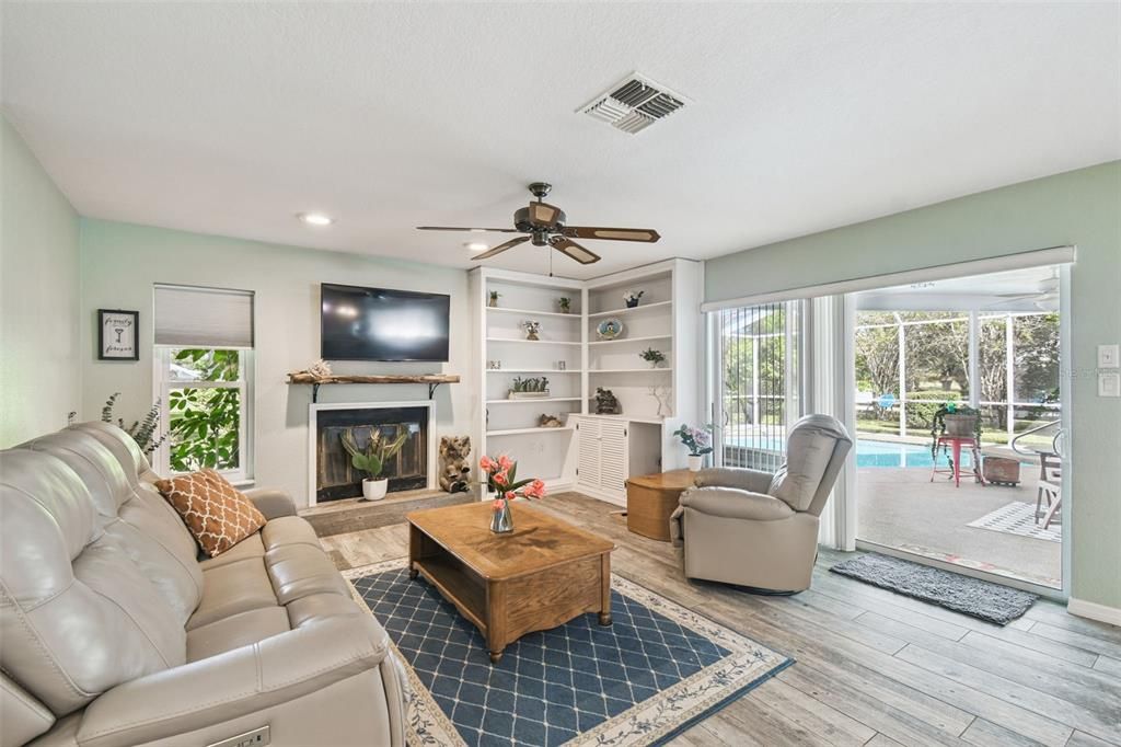 Active With Contract: $379,000 (3 beds, 2 baths, 1993 Square Feet)