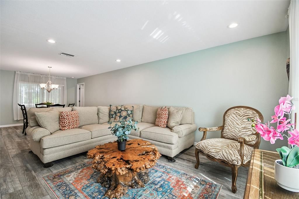 Active With Contract: $379,000 (3 beds, 2 baths, 1993 Square Feet)