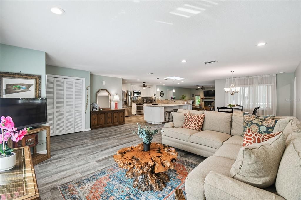 Active With Contract: $379,000 (3 beds, 2 baths, 1993 Square Feet)