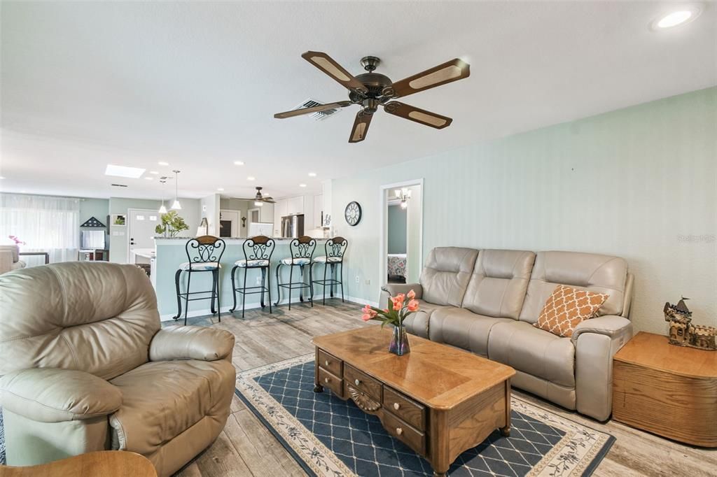 Active With Contract: $379,000 (3 beds, 2 baths, 1993 Square Feet)