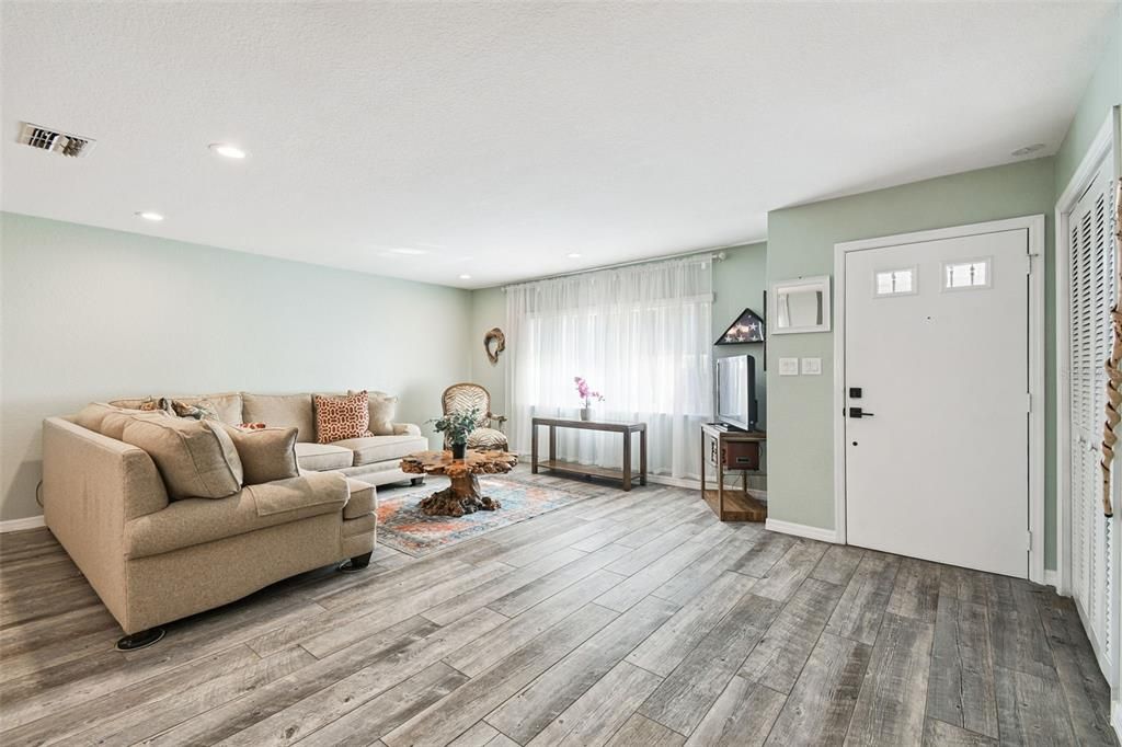 Active With Contract: $379,000 (3 beds, 2 baths, 1993 Square Feet)